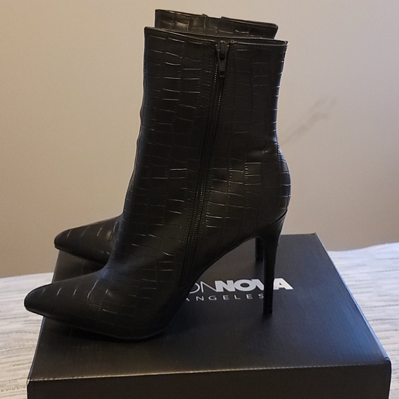 Last minute booties - Picture 2 of 3